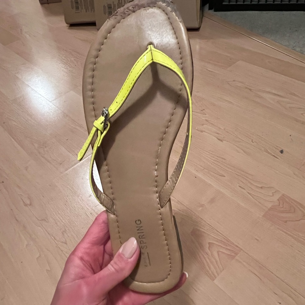 Call It Spring flip flops - Picture 4 of 6